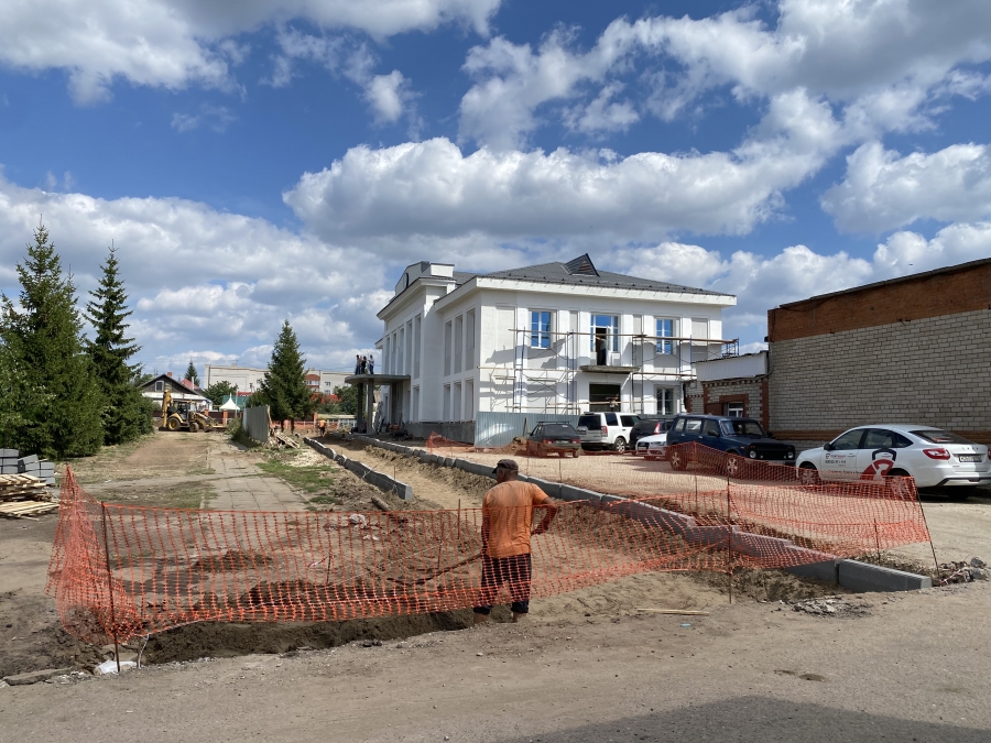 Выставили бордюры для установки