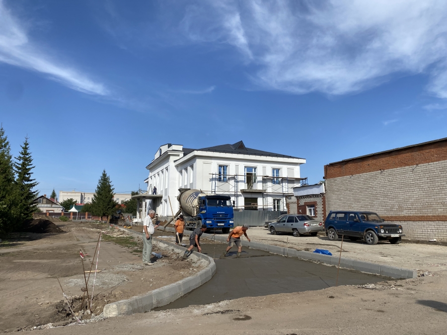 Бетонирование основания дороги